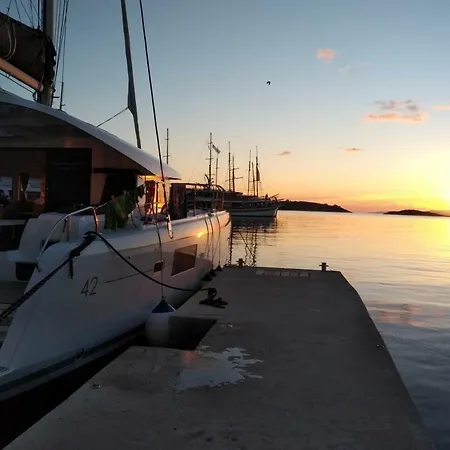 Luxury Catamaran Lagoon 42, Ac & Gn *
