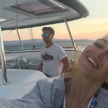 Luxury Catamaran Lagoon 42, Ac & Gn Hotel en barco *