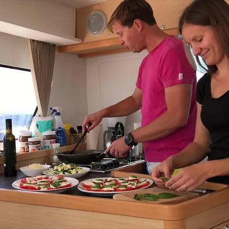 Luxury Catamaran Lagoon 42, Ac & Gn Båthotell *