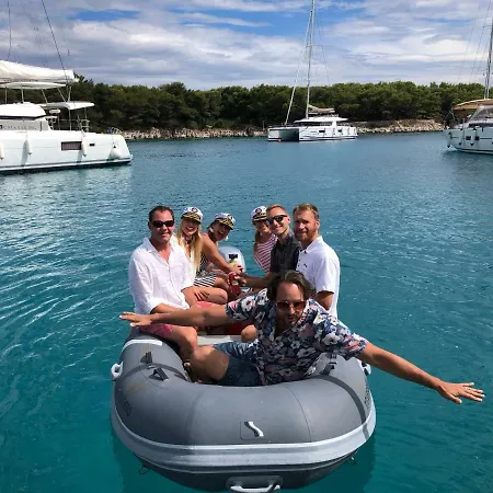 Båthotell Luxury Catamaran Lagoon 42, Ac & Gn *